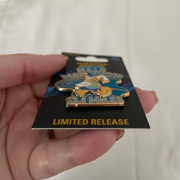 RunDisney 2018 Marathon Weekend Half Marathon Pin - Picture 2 of 5